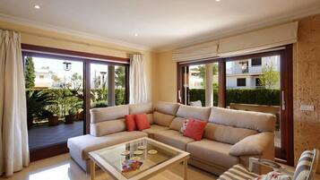 Fernseher, Tischtennisplatte