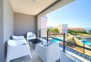 Pool - Apartment JOY with sea view and hot tub (Krk)