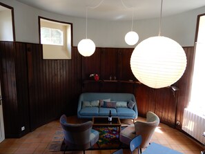 TV, table tennis, books, offices - Castle outbuilding sleeps 6 (MORLAIX)