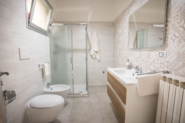 Dusche, Bidet, Shampoo
