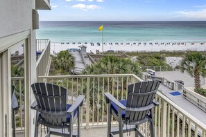 Property grounds - Newly Renovated Gulf Front Condo with Stunning Views, Private Beach Access, Pools, Resort Amenities! (Miramar Beach)