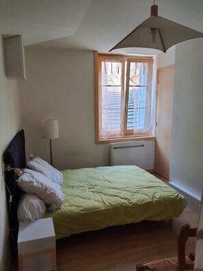 1 quarto, ferros/tábuas de passar roupa, Wi-Fi, roupa de cama