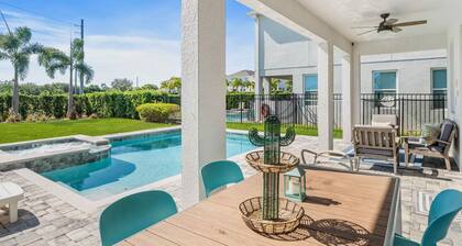 Pool /Spa/Games Room/Movie Room/10 mins Disney/Restaurant and Bar/Modern /Chic