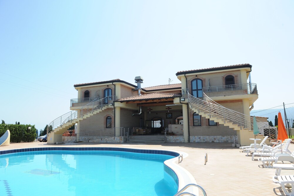B&B - Hotel con Piscina