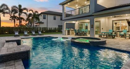 CLOSE TO DISNEY / FREE SHUTTLE / PRIVATE POOL AND SPA