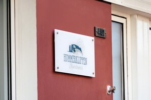 Unclassified image, 2 of 10, button - Apartment roof to the island side with balcony - Hummerklippen Apartments (Helgoland)