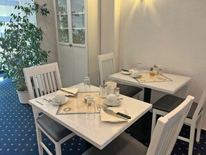 Dining - Doppelzimmer - Baltic Hotel in Lübeck (Lübeck)