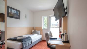 1 bedroom, desk, WiFi, bed sheets