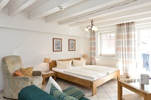 1 bedroom, bed sheets