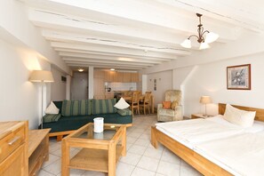 Unclassified image, 2 of 18, button - Kietzspeicher App. 05 (Waren (Müritz))