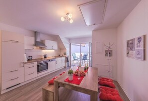 Kühlschrank, Mikrowelle, Ofen, Geschirrspüler