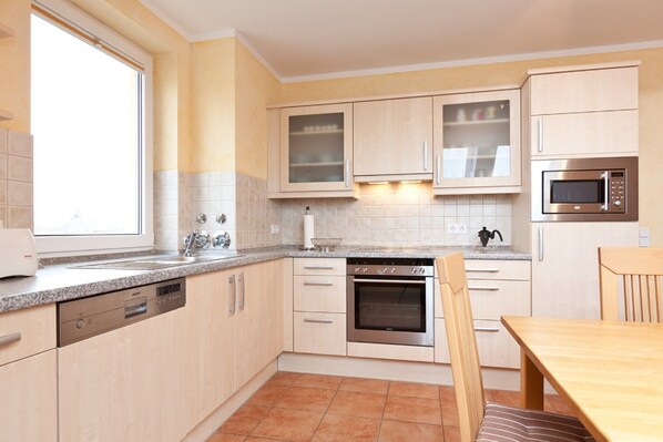 Køleskab, mikrobølgeovn, ovn, opvaskemaskine