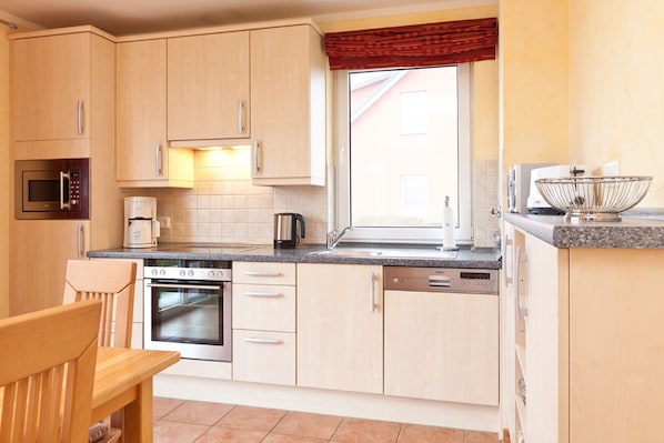 Køleskab, mikrobølgeovn, ovn, opvaskemaskine