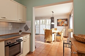 Kühlschrank, Mikrowelle, Ofen, Geschirrspüler