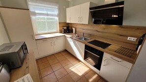 Kühlschrank, Mikrowelle, Ofen, Geschirrspüler