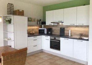 Kühlschrank, Mikrowelle, Ofen, Geschirrspüler