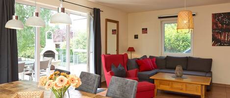 Televisión y chimenea