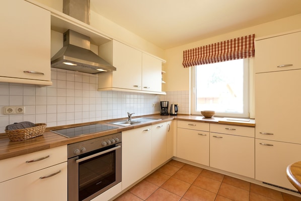 Køleskab, ovn, opvaskemaskine