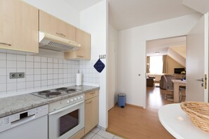 Kühlschrank, Mikrowelle, Ofen, Geschirrspüler