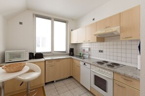 Kylskåp, mikrovågsugn, ugn och diskmaskin