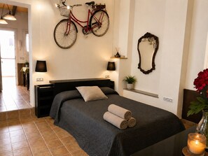 2 slaapkamers, een strijkplank/strijkijzer, gratis wifi, beddengoed