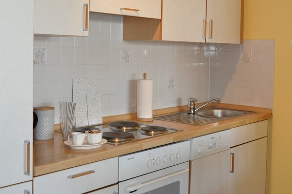 Køleskab, ovn, opvaskemaskine