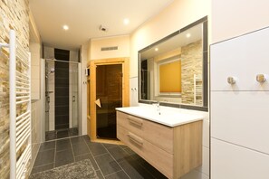 Douche, sèche-cheveux