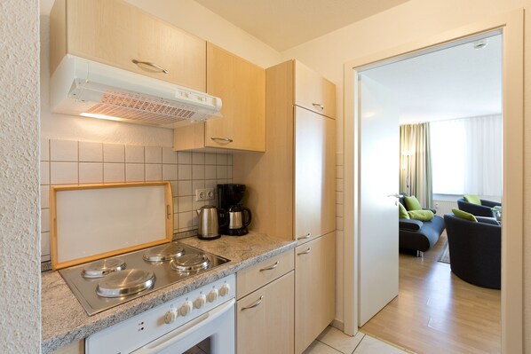 Kühlschrank, Mikrowelle, Ofen, Geschirrspüler