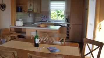 Kühlschrank, Ofen, Geschirrspüler, Hochstuhl