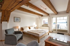 1 bedroom, bed sheets