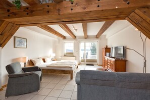 1 bedroom, bed sheets