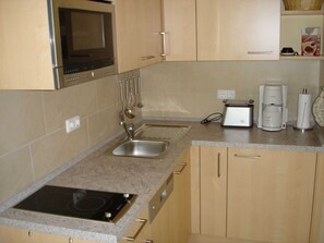 Refrigerador, microondas, lavavajillas, cafetera/tetera