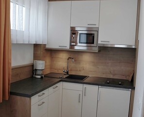 Fridge, microwave, dishwasher, coffee/tea maker