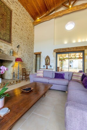 Interior - Secure private heated pool, games room, view. Walk to historic town, restaurants (Monsegur)