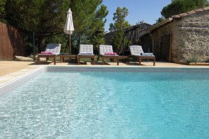 Outdoor pool, a heated pool - Secure private heated pool, games room, view. Walk to historic town, restaurants (Monsegur)