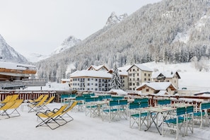 Outdoor dining - Apartment in France near Ski Slopes (Vallorcine)