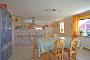 Unclassified image, 4 of 14, button