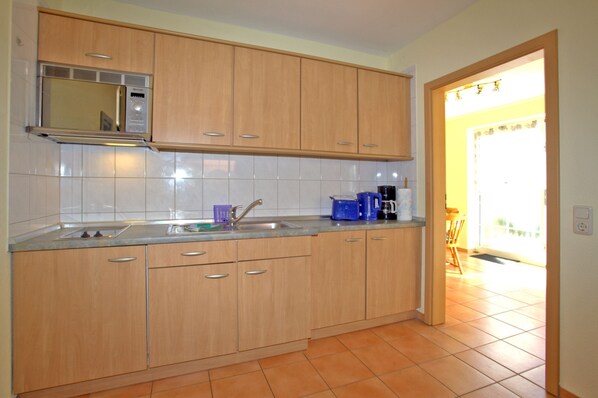 Fridge, microwave