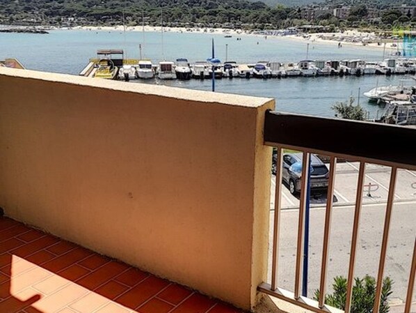 Property grounds - Renovated studio with air conditioning and pool in Bormes-les-Mimosas (Bormes-les-Mimosas)