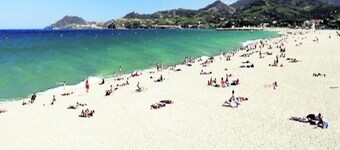 VAGUES ET PINS: Apt 73m2 Quiet residence, swimming pool, private garden, 1mn walk to the sea