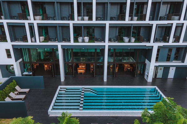 Hồ bơi ngoài trời