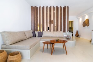 Luxury-Haus | Wohnbereich | 42-Zoll-Smart-TV mit Satellitenempfang, Fernseher, Netflix