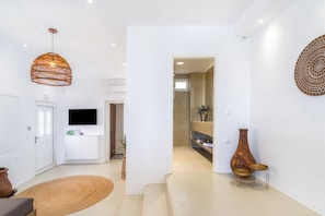 Luxury House | Living area | 42-inch Smart TV with satellite channels, TV, Netflix