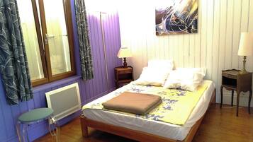 6 bedrooms, iron/ironing board, travel cot, free WiFi