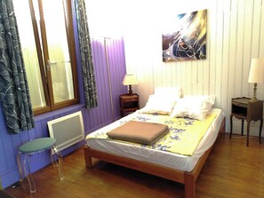 6 bedrooms, iron/ironing board, travel crib, free WiFi