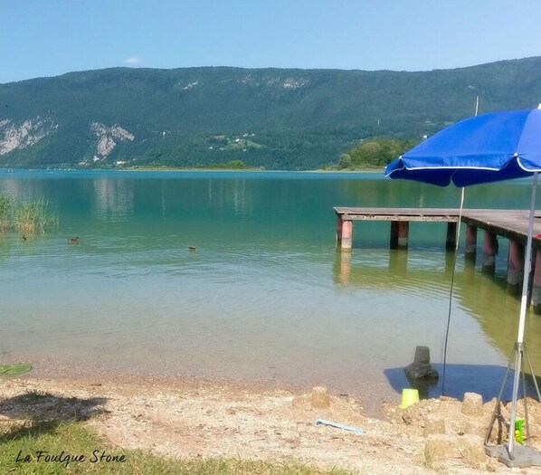 Beach - La Foulque Stone - Holiday cottage (Lépin-le-Lac)