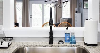 *NEW* Retreat to Stylish Condo |10Min DT Asheville
