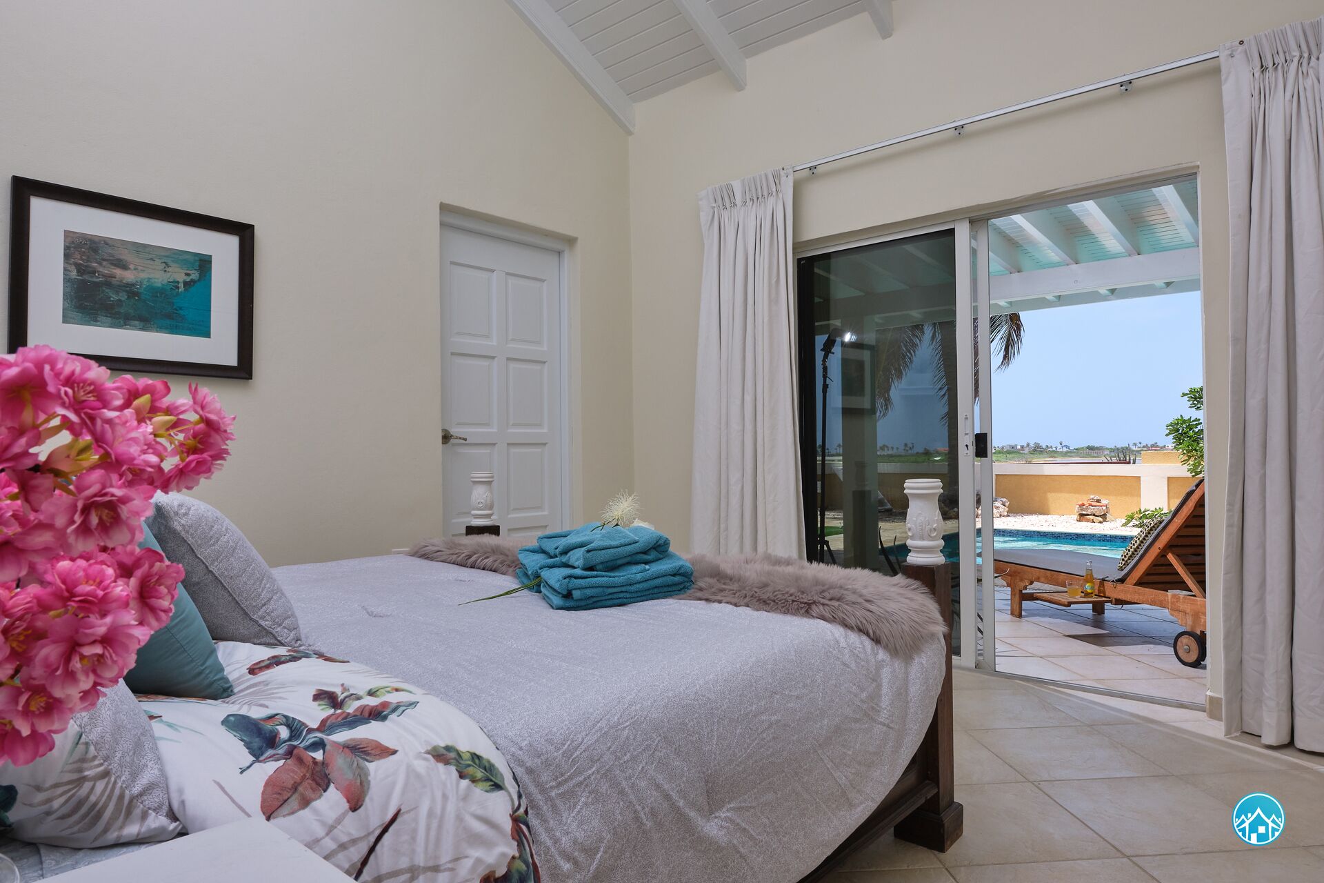 4 bedrooms, in-room safe, desk, iron/ironing board