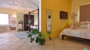 4 bedrooms, in-room safe, desk, iron/ironing board