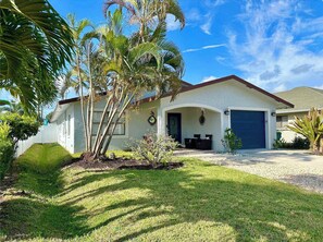 Exterior - Searenity Escape - New Pool, Bikes, Parking, Near the Beach (Naples)